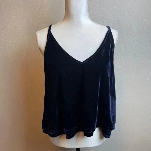 TOBI Relaxed and flowy silhouette with a sexy low back. Navy blue velour fabric. - Picture 2 of 10